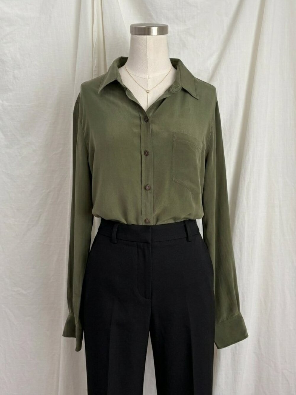 Fossil 100% Silk Olive Green Button Up Shirt Top L Quiet Luxury Minimalist Chic